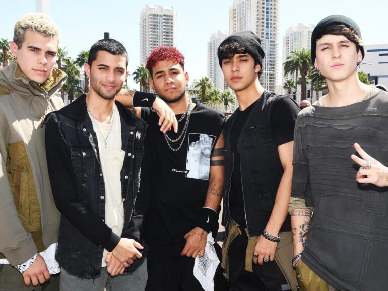 Integrantes de CNCO - COMUCOSAS Radio